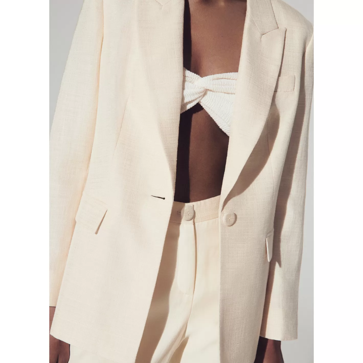 blazer__fine_texture_11.webp Femme Xandres Blazer à fine texture