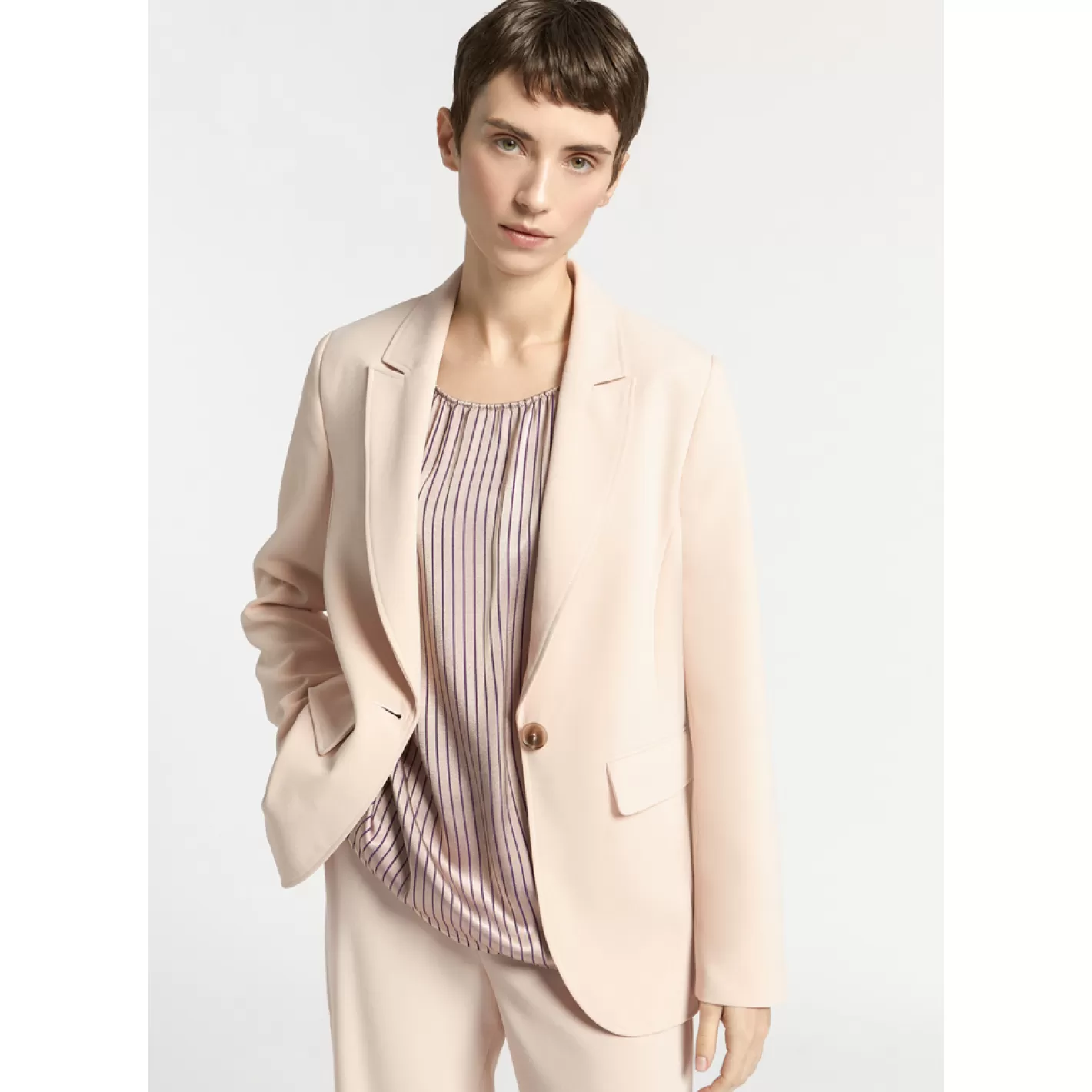 blazer_droit__col_revers_13.webp Femme Xandres Blazer droit à col revers