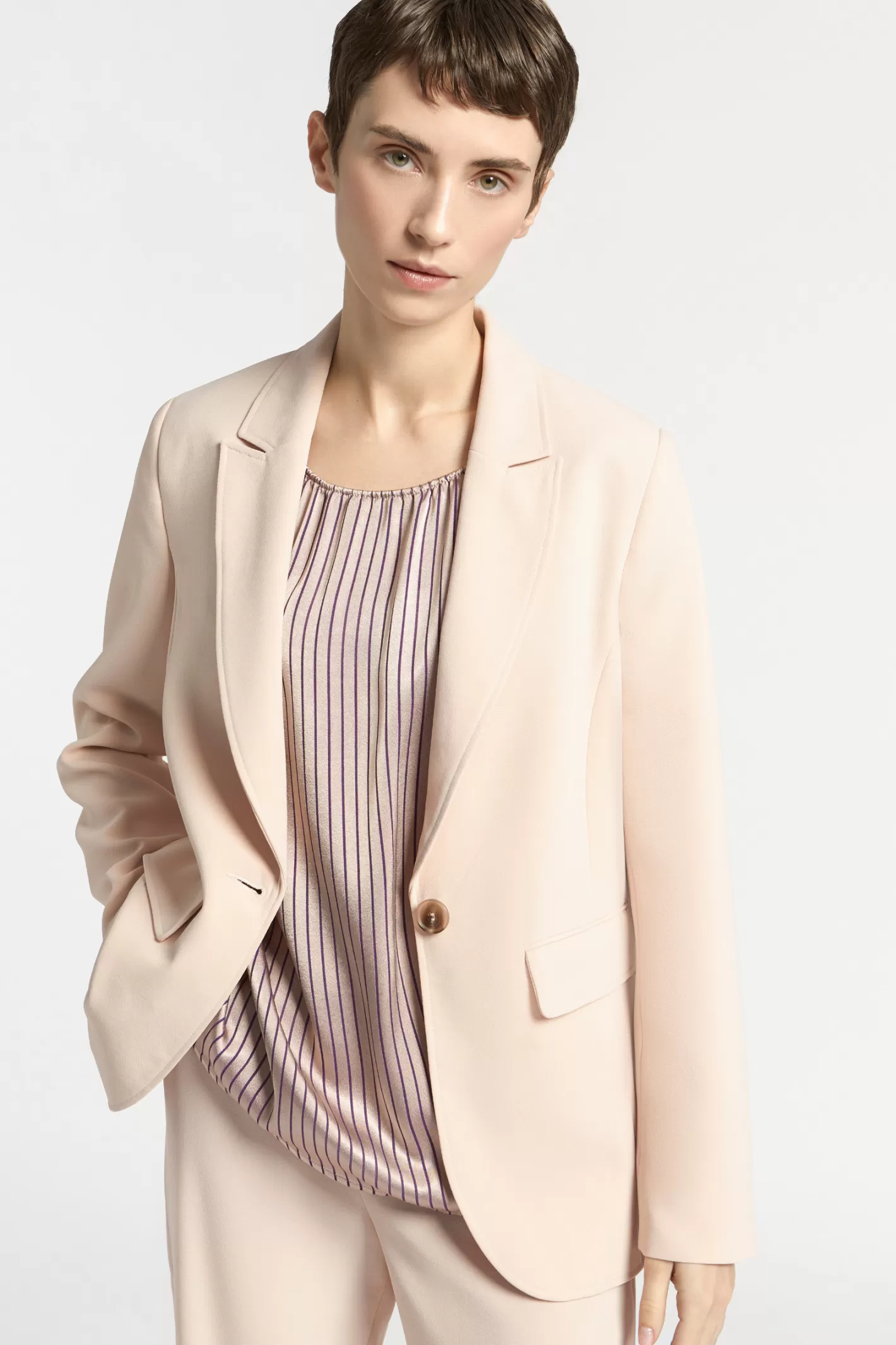blazer_droit__col_revers_3.webp Femme Xandres Blazer droit à col revers