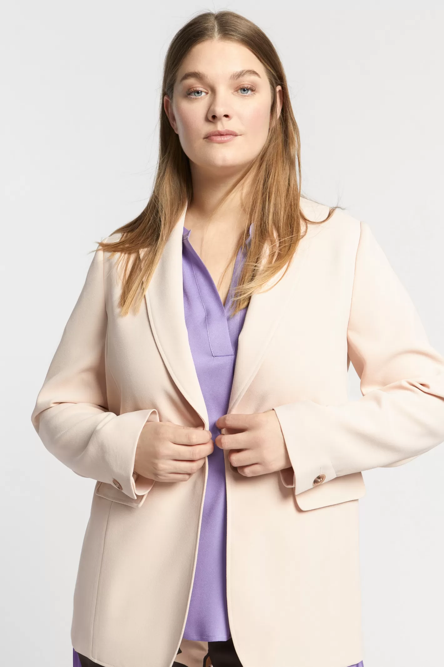 blazer_droit__col_revers_7.webp Femme Xandres Blazer droit à col revers