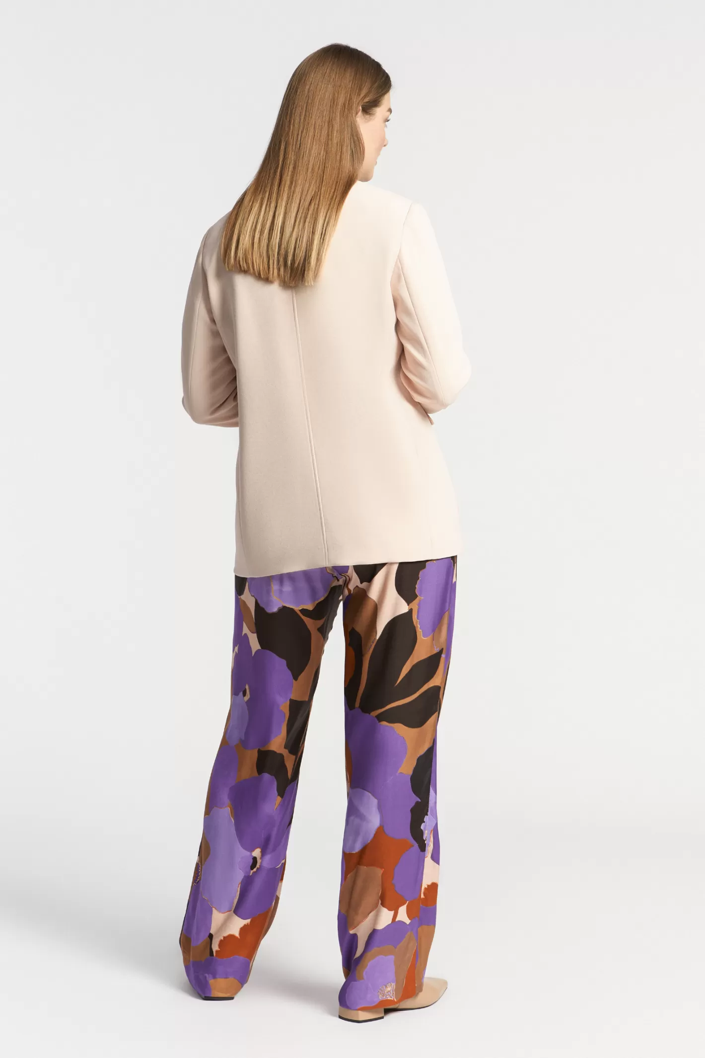 blazer_droit__col_revers_8.webp Femme Xandres Blazer droit à col revers